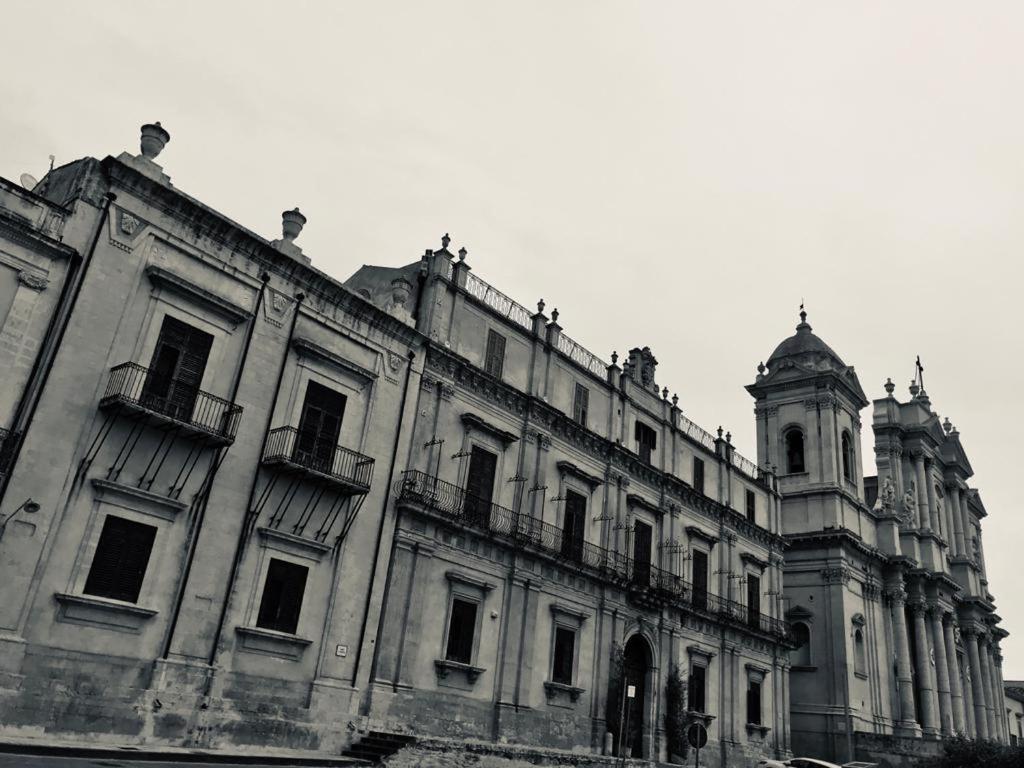 Landolina Palace Hotel Noto Exterior photo