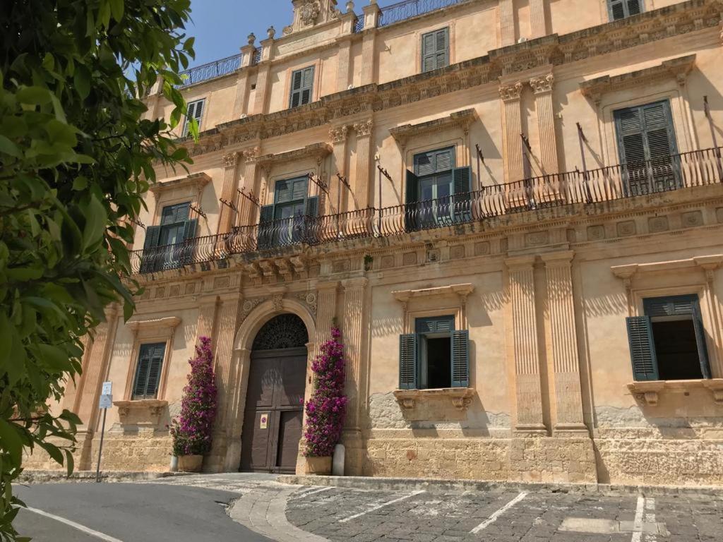 Landolina Palace Hotel Noto Exterior photo